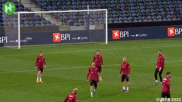 Turkey train at Estádio do Dragão before facing Portugal